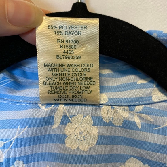 Blair Women's Size Medium Blue And White Button Down Shirt Stripes Floral 3/4 - Picture 5 of 9